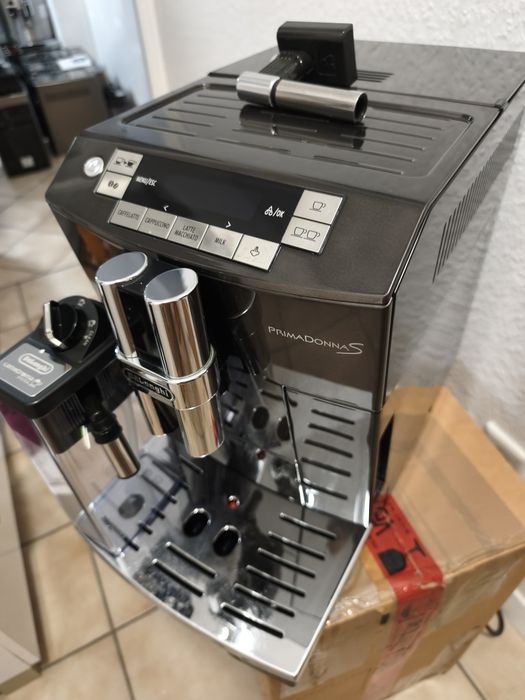 Кавомашина в Кожен Дім ® Delonghi з молочним стаканом PrimaDonna S E