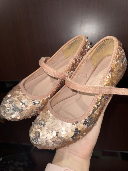 Туфлі для свят для дівчинки