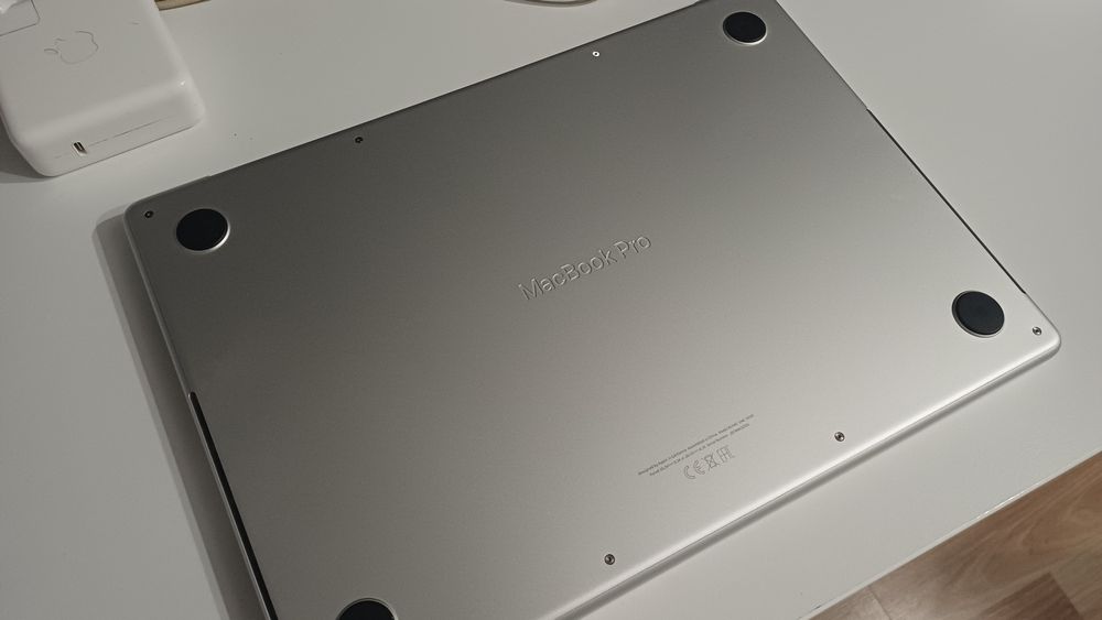 MacBook Pro 2021 14,2" M1 Pro 512GB / 16GB