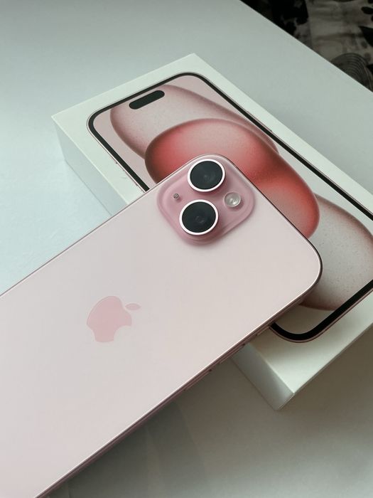 iPhone 15 różowy
