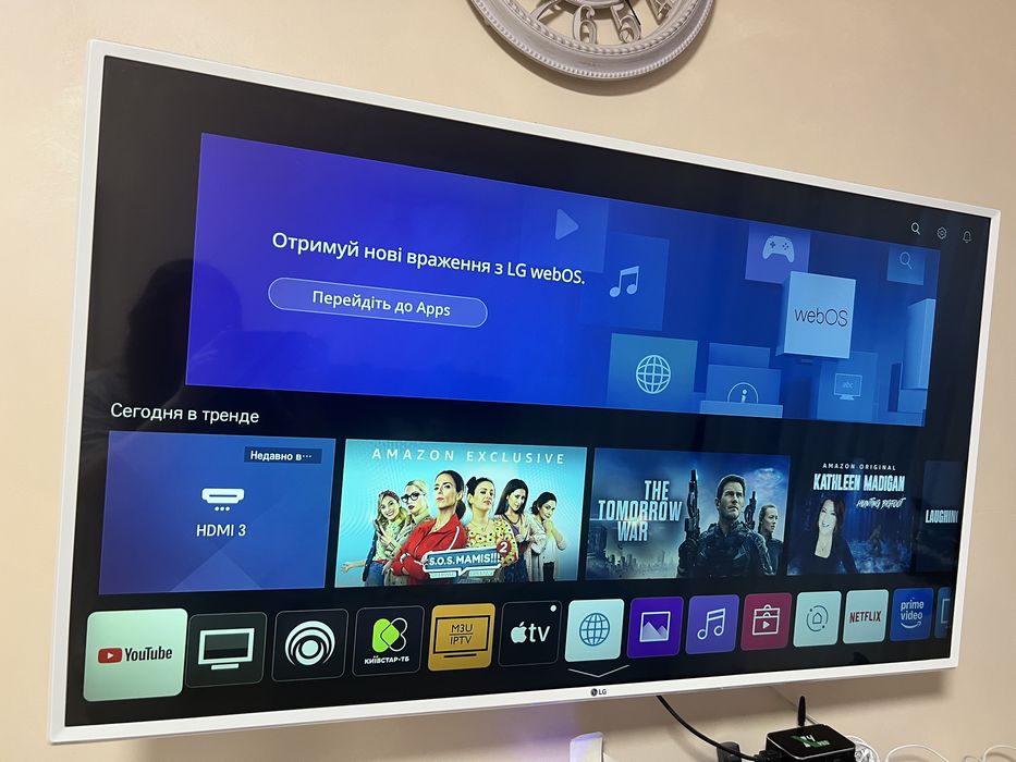 Smart телевізор LG 49” білий