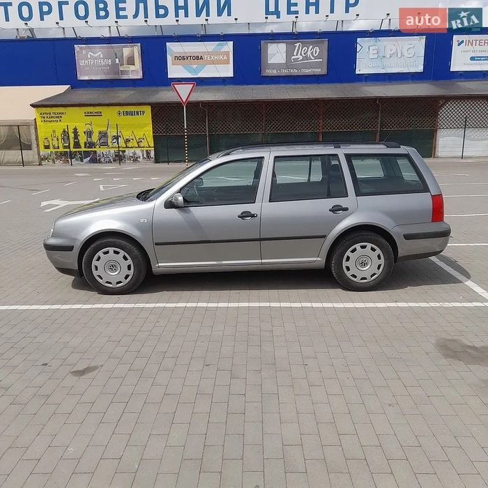 Volkswagen Golf 2002 року