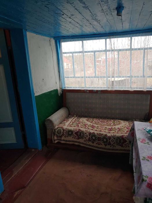 Продаж будинку не далеко від центру та річки смт. Володарка