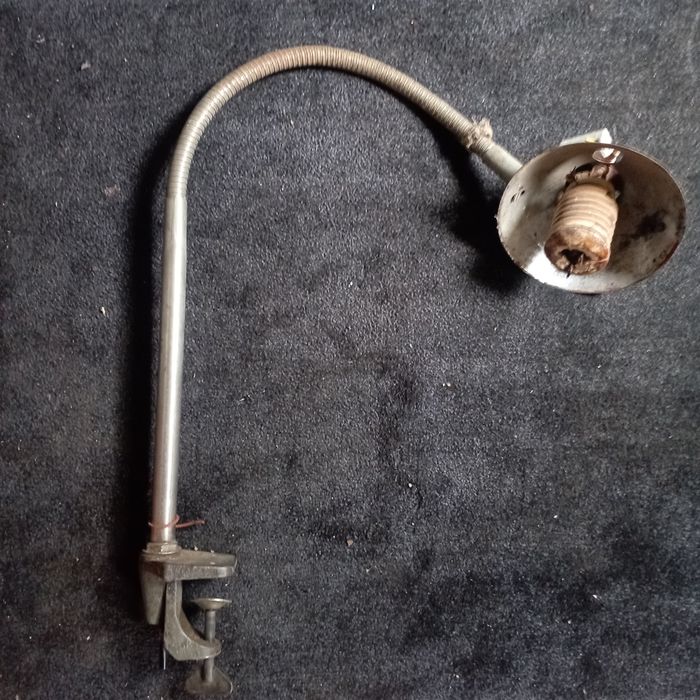 Stara lampa warsztatowa