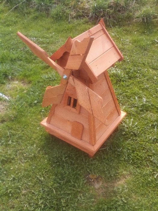 Wiatrak drewniany, wiatrak ogrodowy