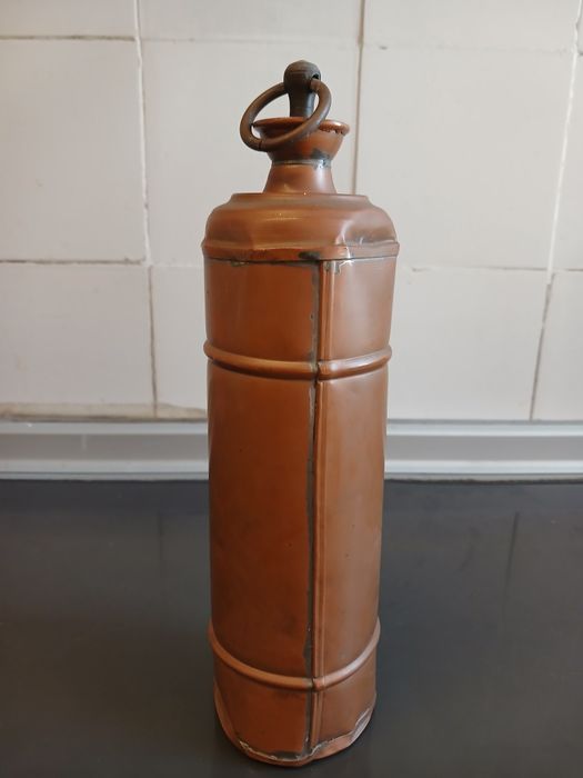 Botija cobre antiga