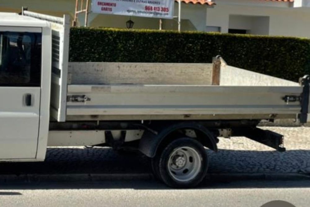 CONTENTORES e CARRINHAS: com ou sem ajudantes p/carregar todo o tipo de resíduos urbanos, industriais, florestais, jardinagem, entulho de obras e lixo