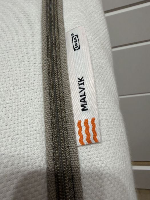 Łóżko Hemnes + dwa materace