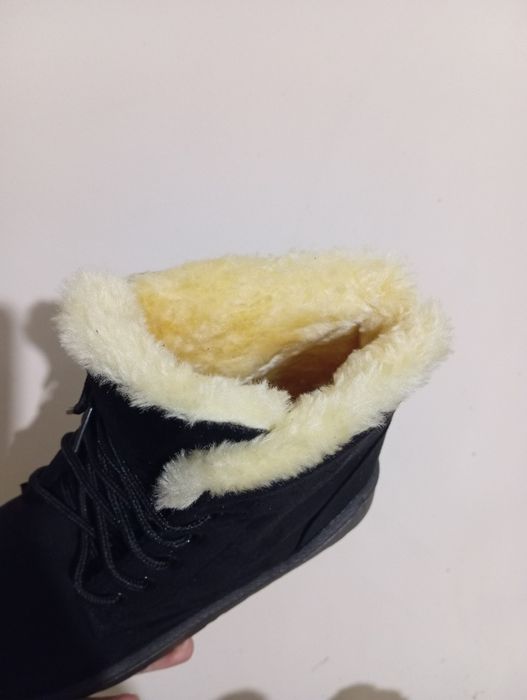 Легенькі зимові черевики