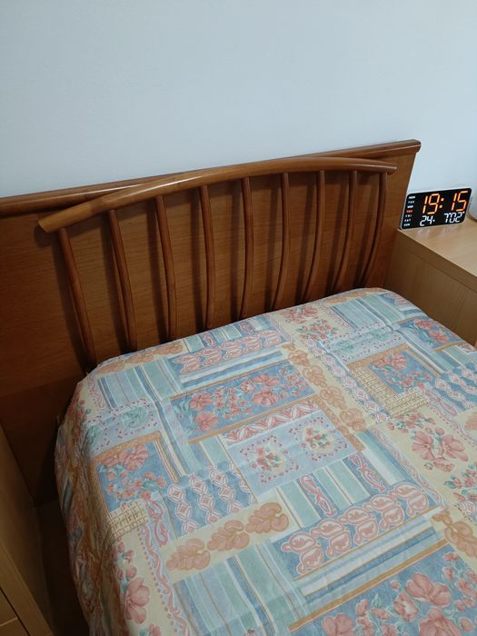 Cama Solteiro/Corpo e Meio em bom estrado e colchão Ortopédico