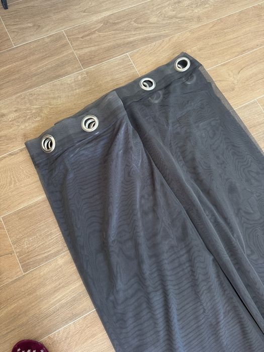 Cortina cinza com argolas em inox