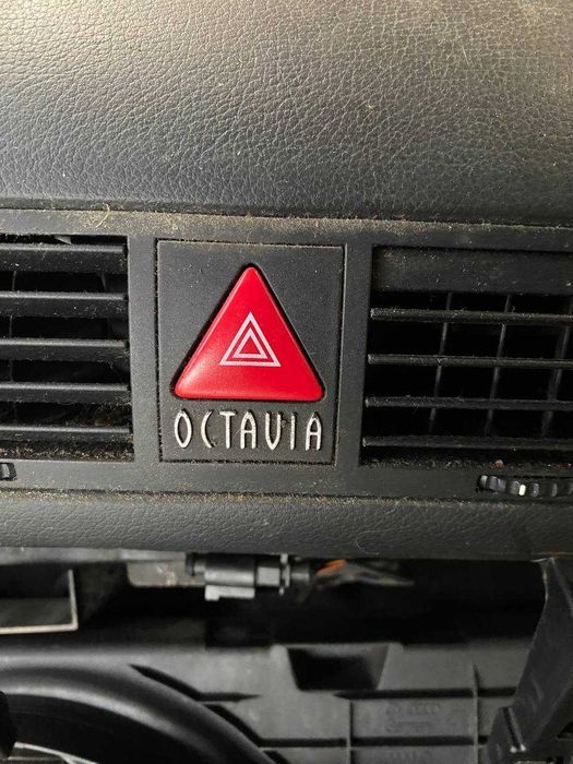 Кнопка аварійки Шкода Октавія Тур Skoda Octavia tour