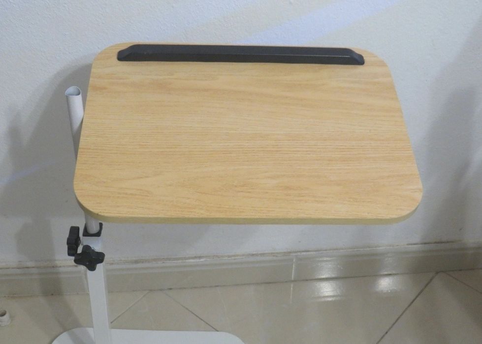 Mesa de apoio para sofá ou cama