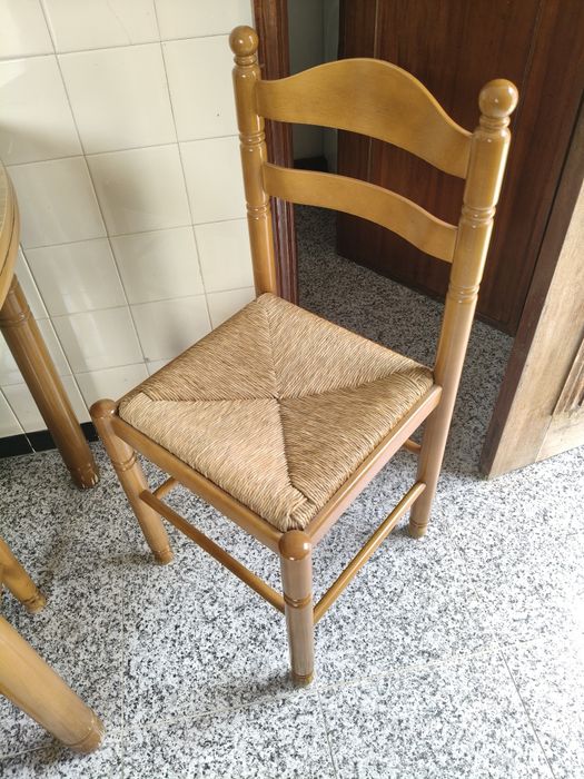 Mesa de cozinha e 4 cadeiras