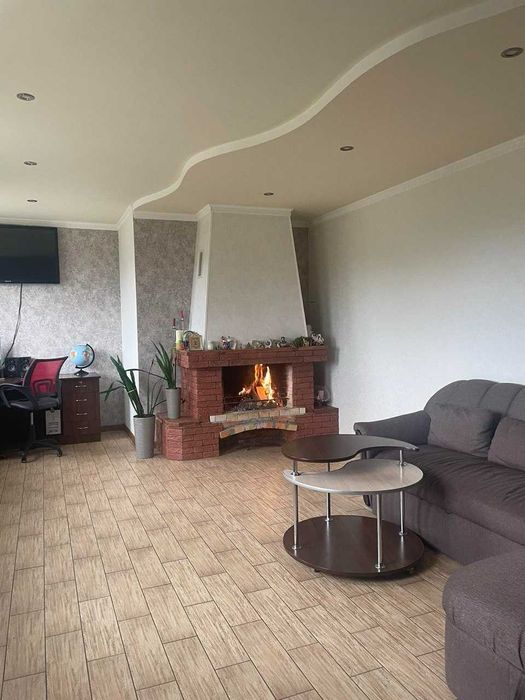 Двоповерховий будинок в м. Жашків автономний сонячні панелі