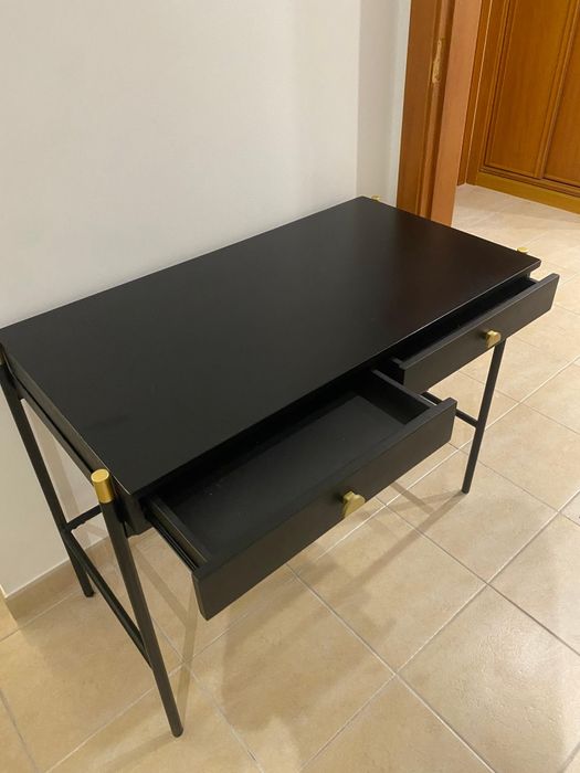 Mesa secretária ou entrada