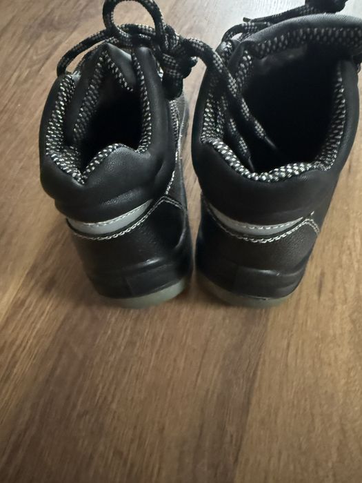 Buty robocze z noskami