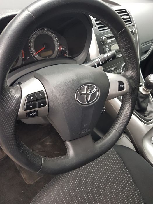 Продам  Toyota Auris