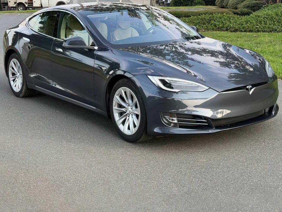 Tesla Model S      2017