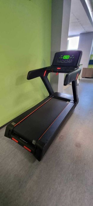 Bieżnia klubowa nowa 260 kg cała czarna