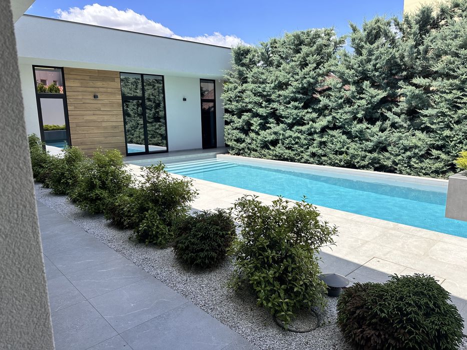 Новый дом с ремонтом на Фонтане бассейн