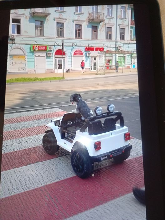 Продам дитячий електромобіль