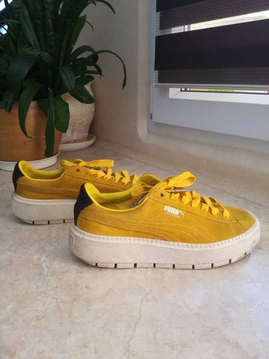 Sportowe zamszowe buty z Pumy o rozmiarze 37