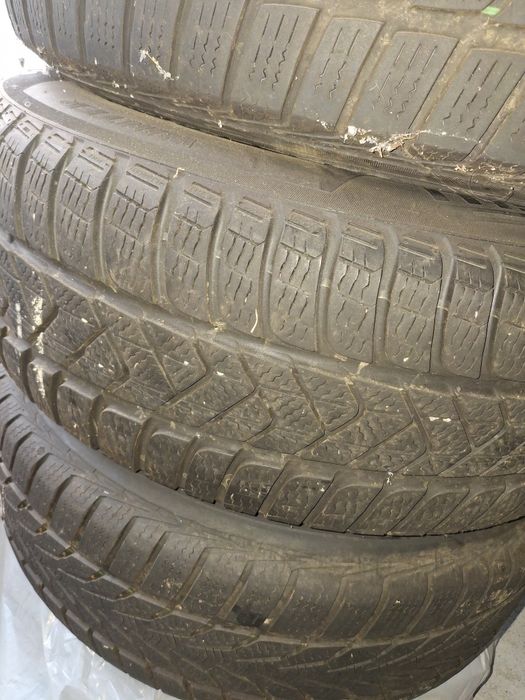Opony zimowe z felgami 215/60 R16 komplet