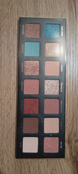 Nowa paleta cieni Coral crush catrice + 8 tomów manga berserk