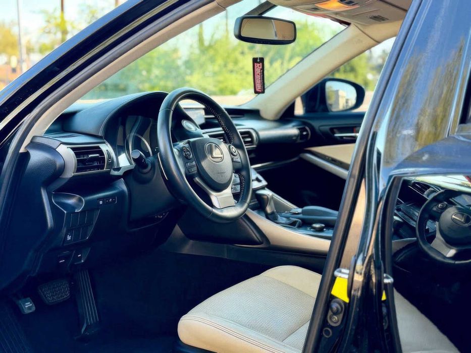 Lexus IS 250      2014