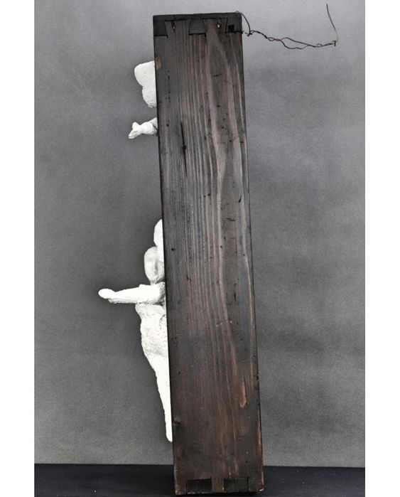 Białe istoty. Gips. Drewno. Rafał Rachański.