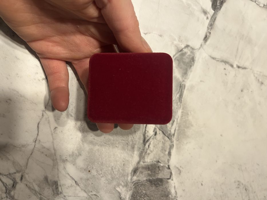 Pudelko na obraczki pierscionek bordowe czerwone welur