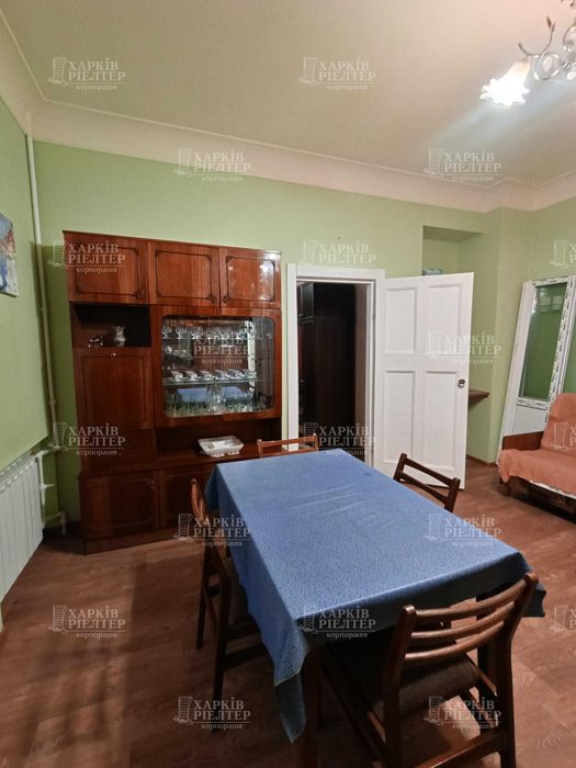 LS-10 2к сталінка, другий поверх, метро Наукова 3 хвилини пішки