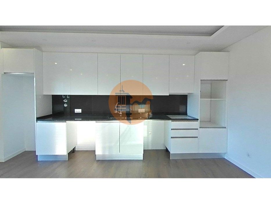 Apartamento T1 com Terraço Privativo e Piscina no Último Andar - Ol...