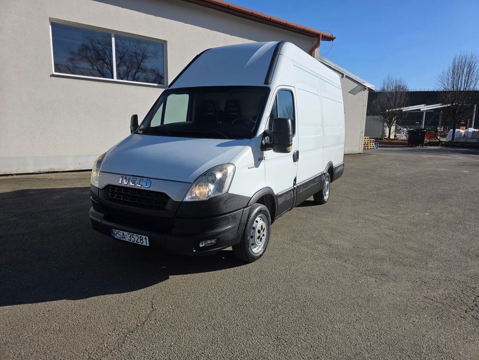 Iveco DAILY 35S15  IVECO Daily 35S15 – winda Dhollandia – 1320 kg ładowności - bez wkładu