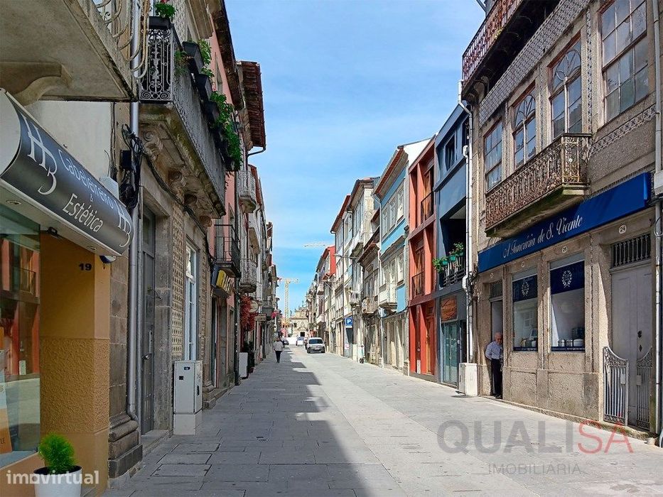 Apartamento T1 novo, equipado e mobilado no centro histórico de Bra...
