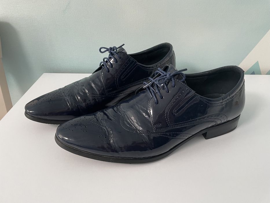 Чоловічі лакові туфлі синього кольору 44 розмір