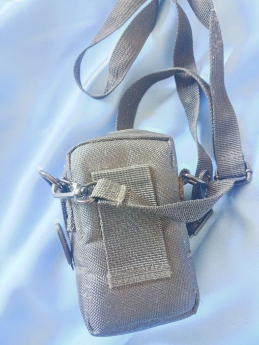 Pequena bolsa para guarda maquina fotográfica/ câmara digital