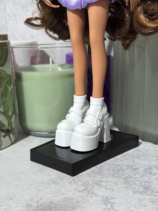 Взуття на Bratz братц