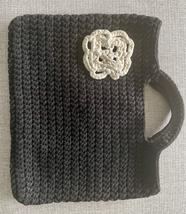 Mala em trapilho feita à mão