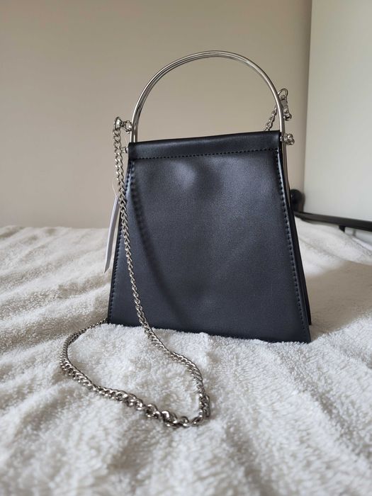 Torebka na ramię na łańcuszku