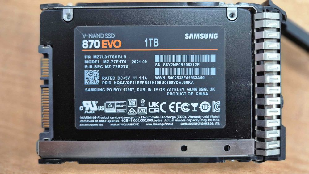 HP ProLiant DL360p Gen8: 2× Xeon E5-2667v2, 192GB RAM, 4×1TB SSD