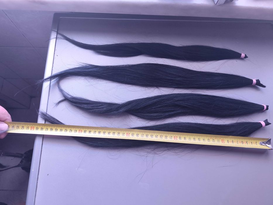 Cabelo sem progressiva e pintado de preto saudável