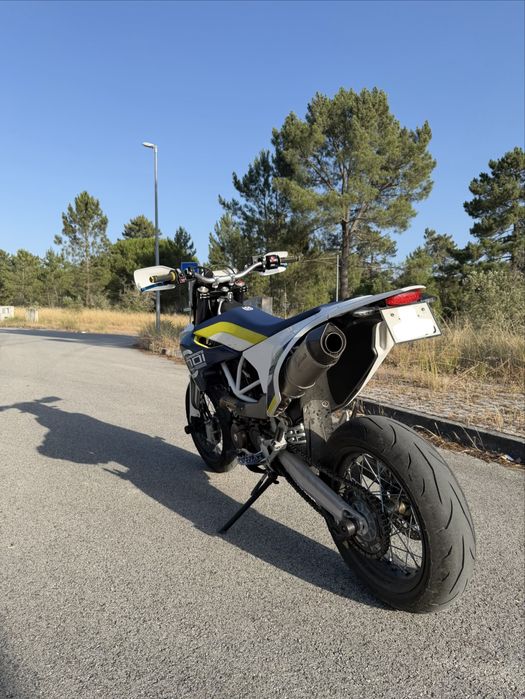 Husqvarna 701 supermoto
