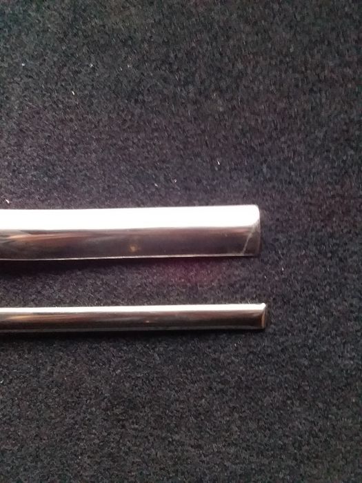 Продам молдинги на Москвич 407-403, 403 ИЭ и крепления к ним.