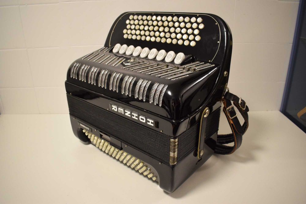 Acordeao Hohner III S.  3 Voz N 242