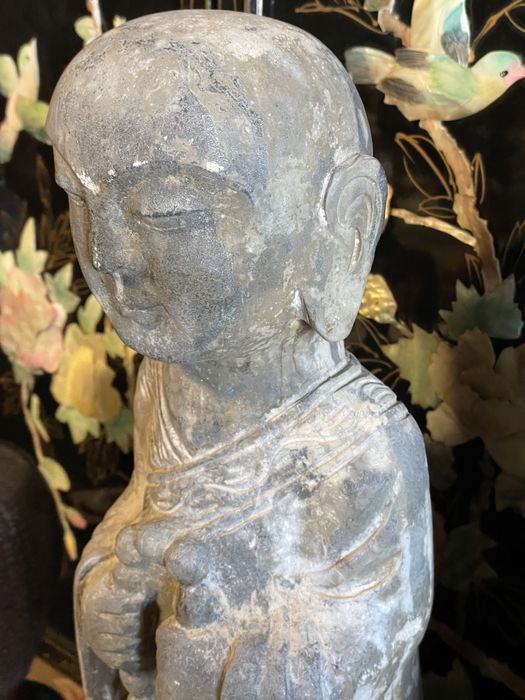 ESCULTURA EM PEDRA RARA DE DOIS LUOHAN DINASTIA LIAO ORIENTAL CHINES TIBETANO