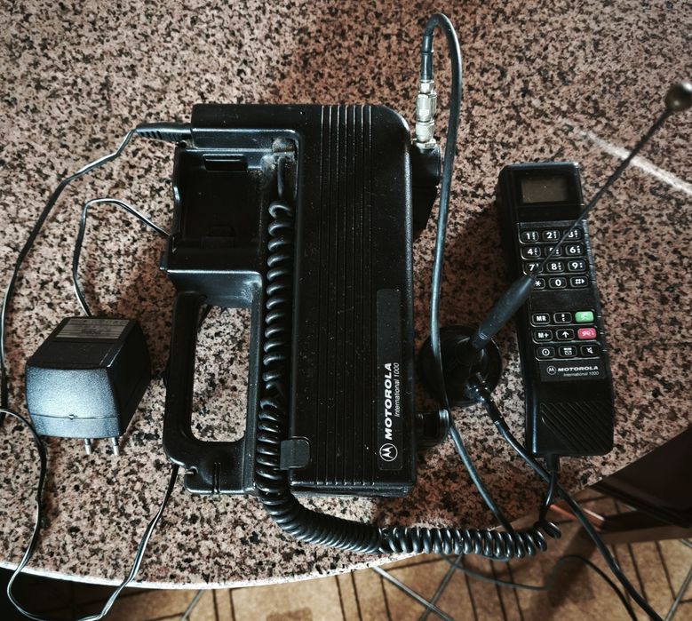 Telefone móvel antigo