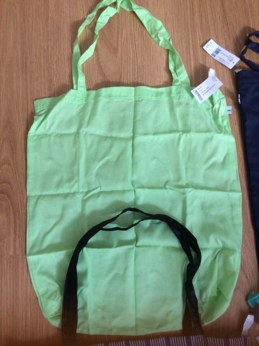 Sacos novos de praia com etiqueta.