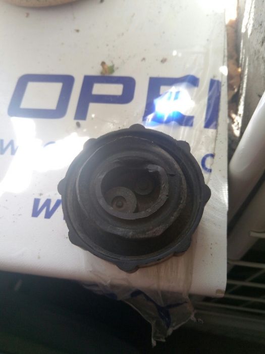 продам кришку с расшерительного бочка BMW